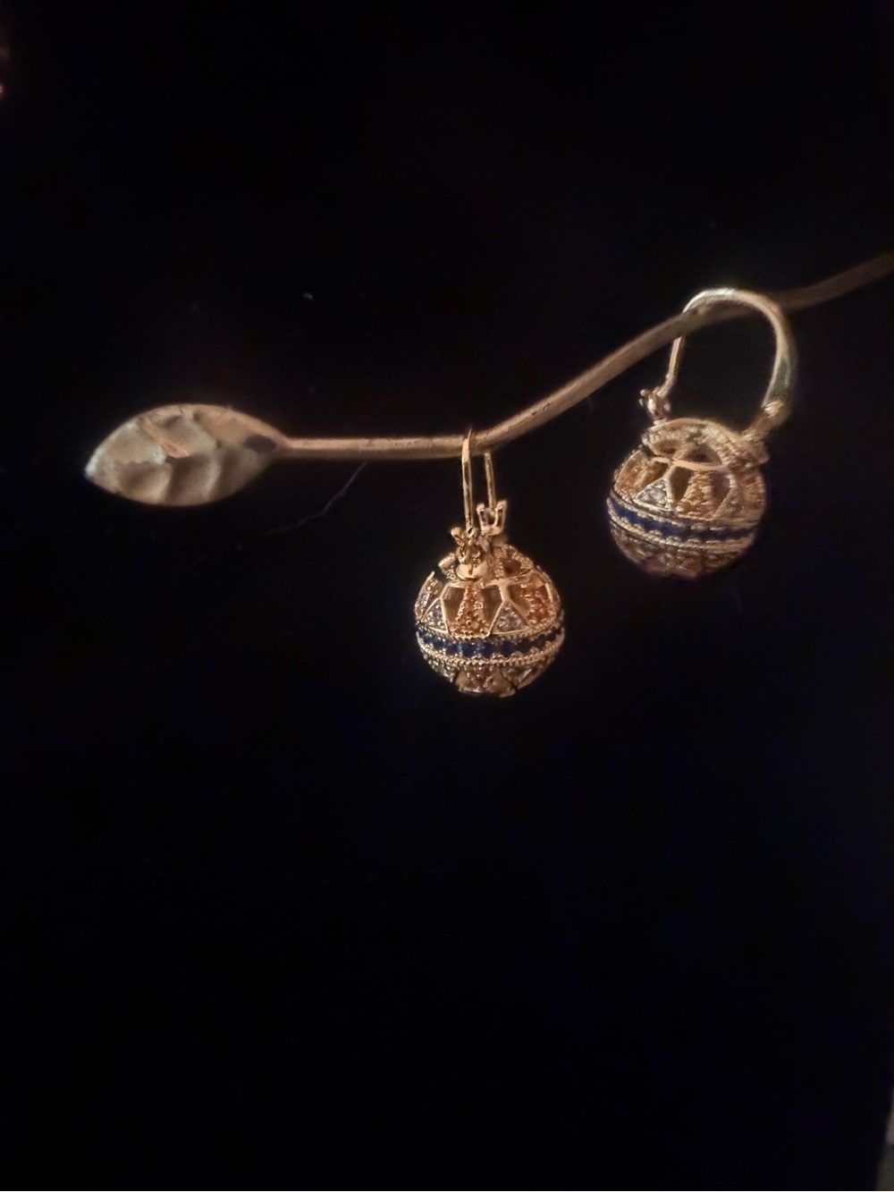 NWOT Delicate filigree spherical gold w Pavé crystal accent earrings